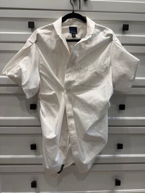 Women’s White Short-Sleeve Button-Up Shirt